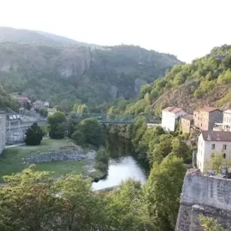 Convivial à De 32 M² * Monistrol-dʼAllier