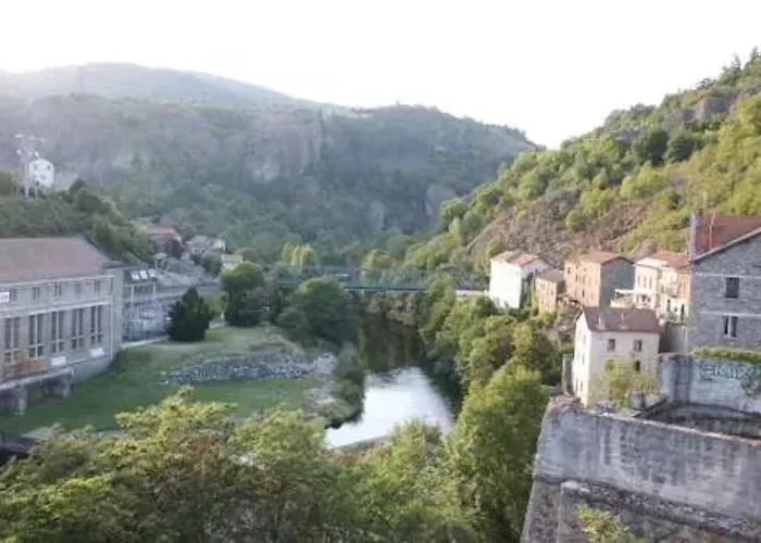 Convivial à De 32 M² * Monistrol-dʼAllier